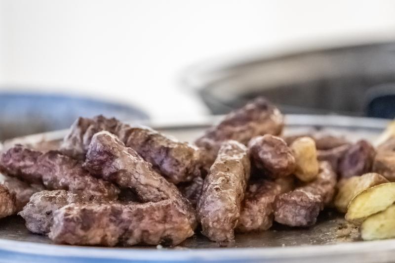 (P)GrillFest 2025: Auchan aduce gustul verii în prim-plan: carne românească și trucuri pentru un grătar reușit