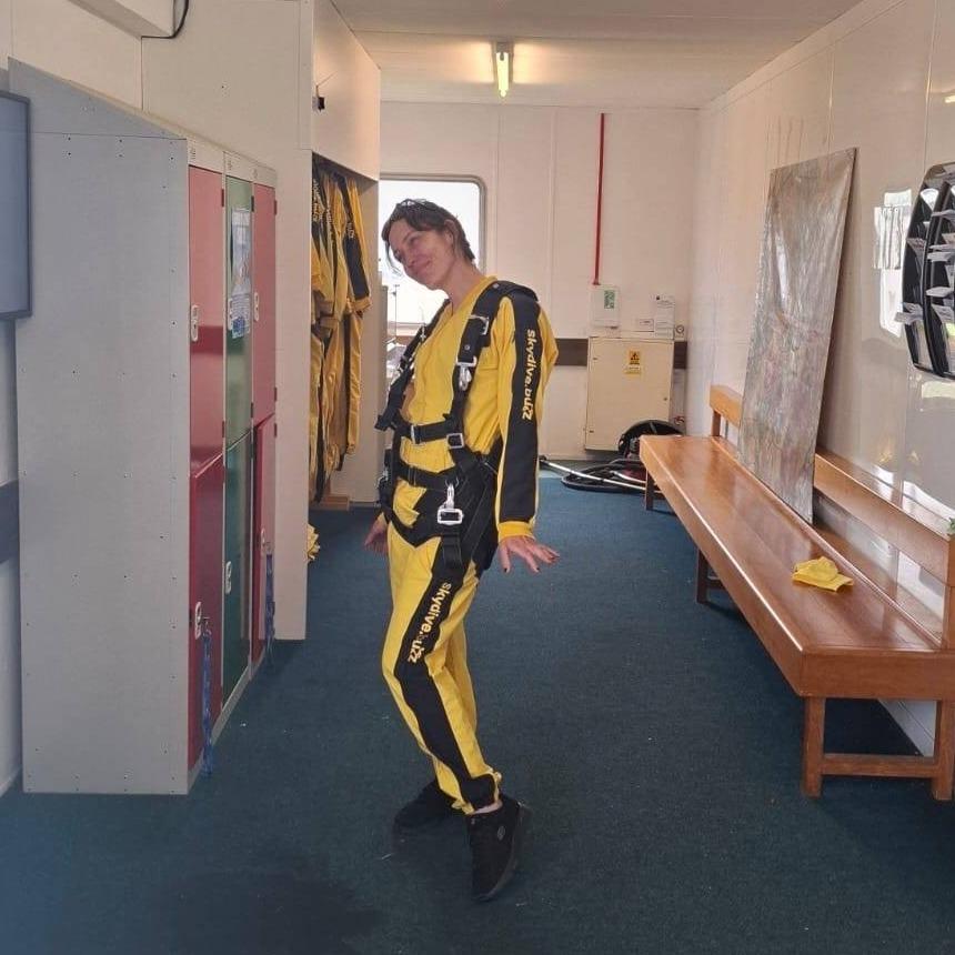 O britanică a murit împreună cu instructorul sub ochii iubitului ei, în timpul unui salt cu paraşuta