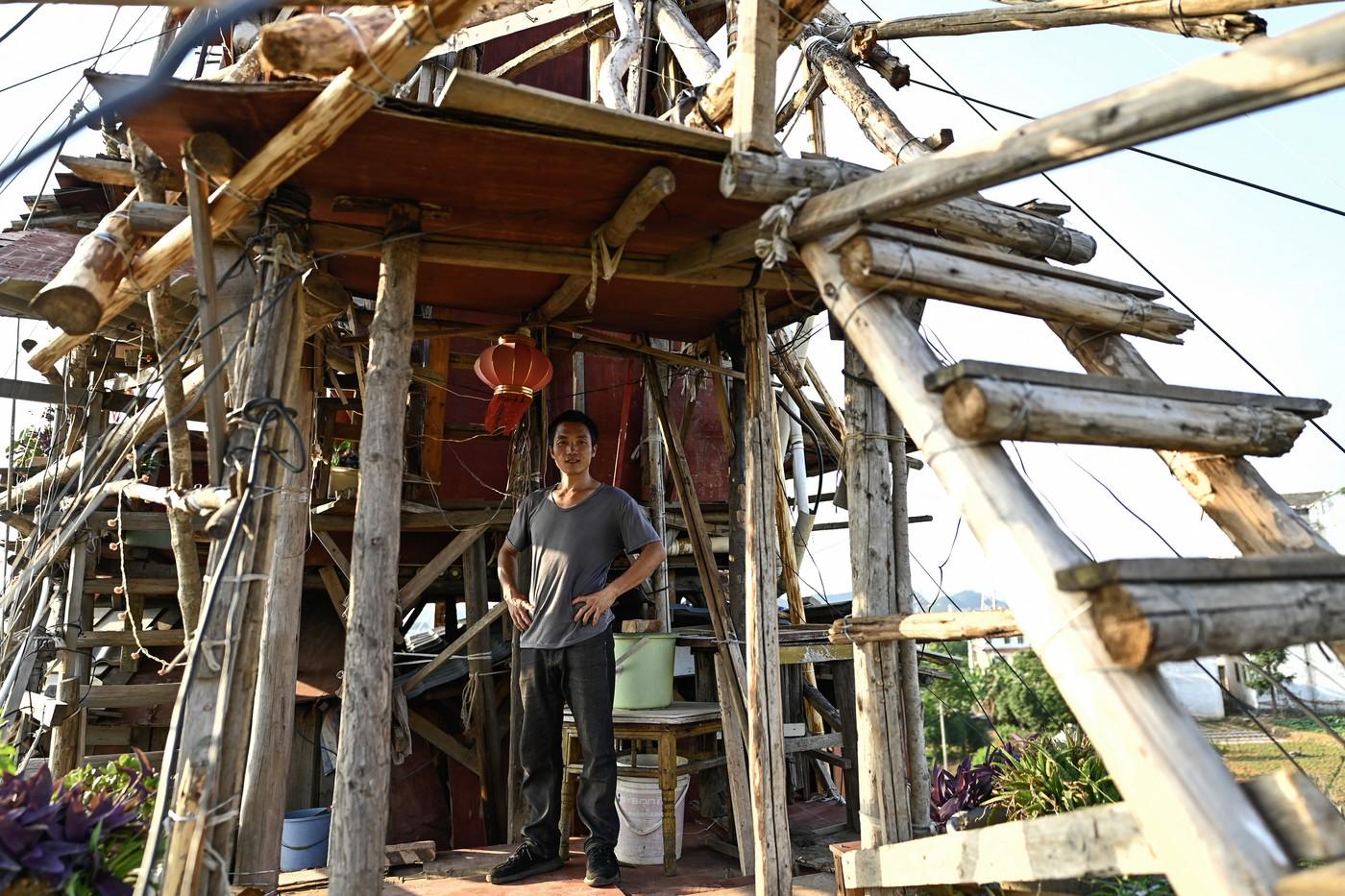 Un chinez a construit o "piramidă" cu 10 etaje