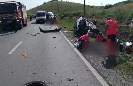 Un mort și un rănit după ce o mașină a intrat într-un cap de pod în Cluj Un mort și un rănit după ce o mașină a intrat într-un cap de pod în Cluj