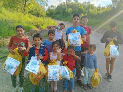 Din Europa spre satele uitate de acasă, RoOmenia desenează speranță cu gust de ciocolată