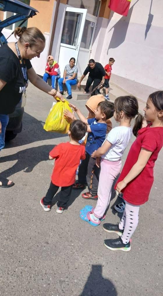 Din Europa spre satele uitate de acasă, RoOmenia desenează speranță cu gust de ciocolată