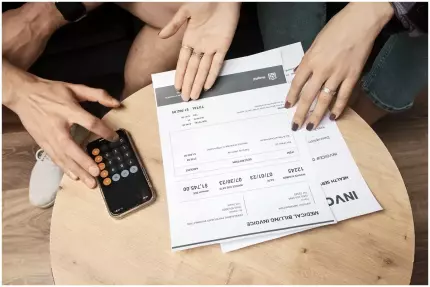 Cum a ajuns o bătrână să primească o factură la curent de 28.300 € la o casă pe care o închiria ocazional Cum a ajuns o bătrână să primească o factură la curent de 28.300 € la o casă pe care o închiria ocazional