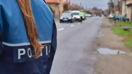 O tânără de 19 ani din Timiş l-a înjunghiat pe iubitul mamei. Nu s-au înţeles cine spală vasele O tânără de 19 ani din Timiş l-a înjunghiat pe iubitul mamei. Nu s-au înţeles cine spală vasele