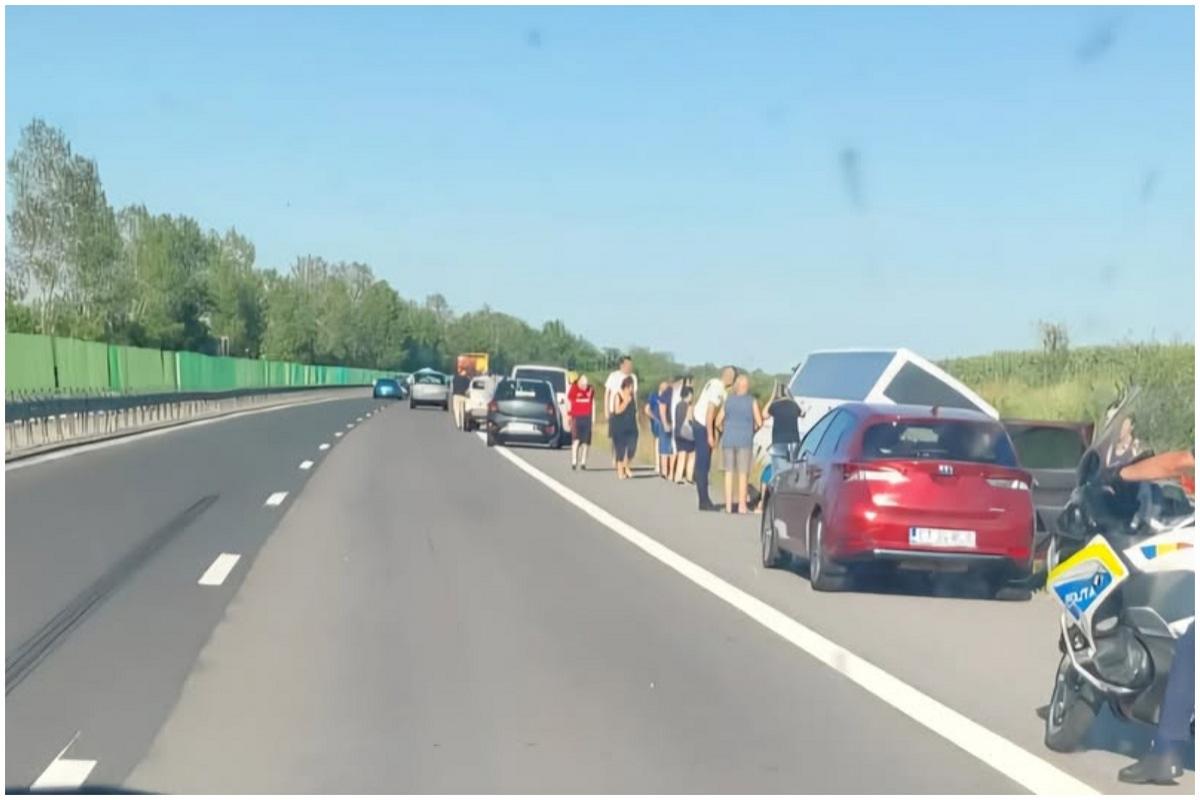 Autocar plin cu copii, răsturnat pe autostrada A2. A fost activat Planul Roşu de Intervenţie