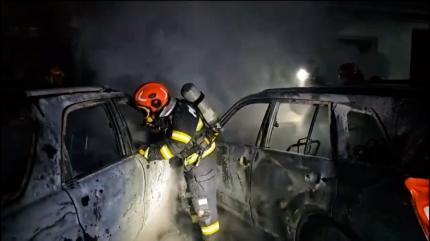 Incendiu în parcarea unui service auto din Botoșani. Un trecător a observat focul şi a sunat speriat la 112