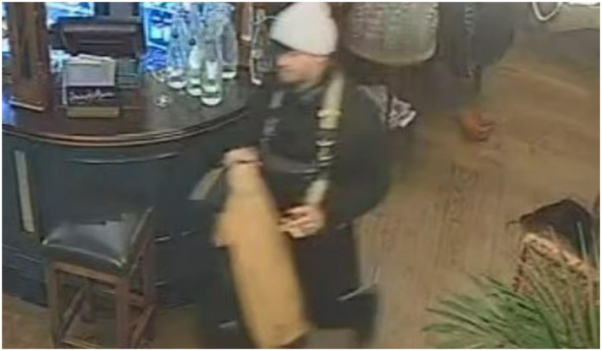 Hoţul viorii în restaurantul din Londra