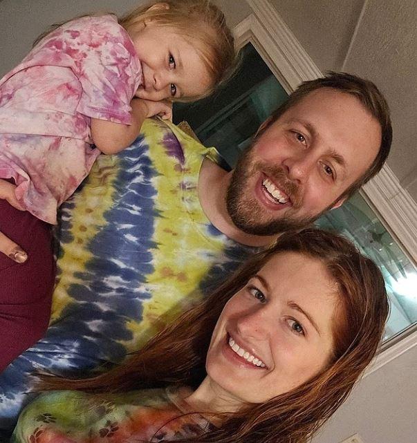 O influenceriţă de pe YouTube şi-a luat viaţa, doborâtă de valul de ură din online. Soţul şi fiica, în doliu