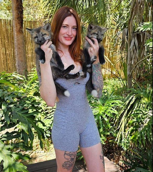 O influenceriţă de pe YouTube şi-a luat viaţa, doborâtă de valul de ură din online. Soţul şi fiica, în doliu