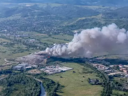 Incendiu la groapa de gunoi de la Aninoasa, din judeţul Dâmboviţa. Fumul a ajuns până la Târgovişte Incendiu la groapa de gunoi de la Aninoasa, din judeţul Dâmboviţa. Fumul a ajuns până la Târgovişte