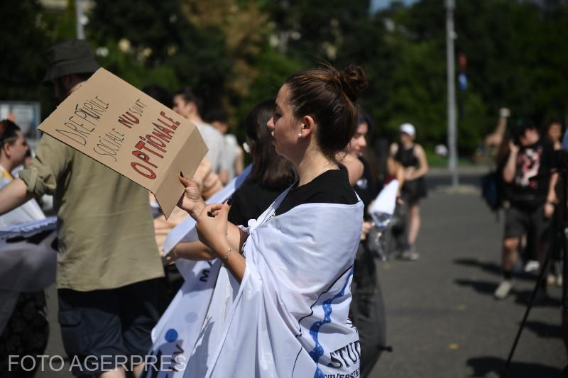 "Voi aveţi buget, noi avem griji". Studenţii protestează faţă de iniţiativa Guvernului de a schimba bursele