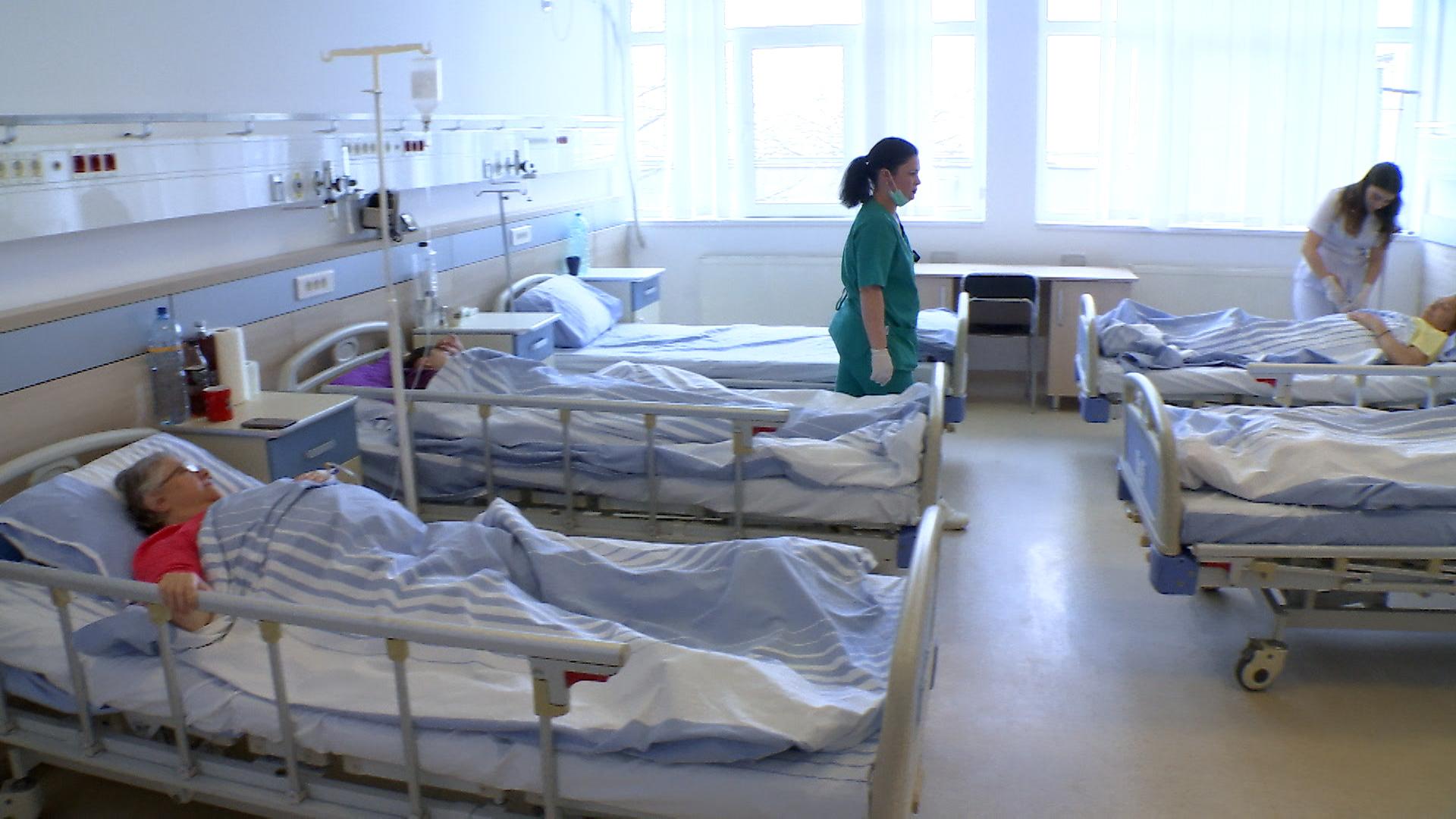 EXCLUSIV. Reforma ministrului Sănătăţii: medici plătiţi după performanţă; dispare 1 din 5 paturi din spitale