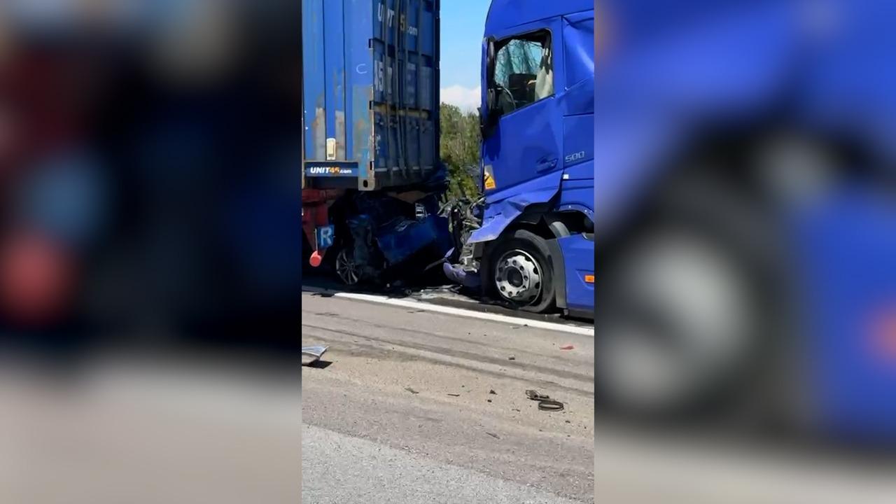 Accident grav pe A1 București-Pitești: 4 autoturisme și 3 TIR-uri implicate. A fost activat Planul Roşu