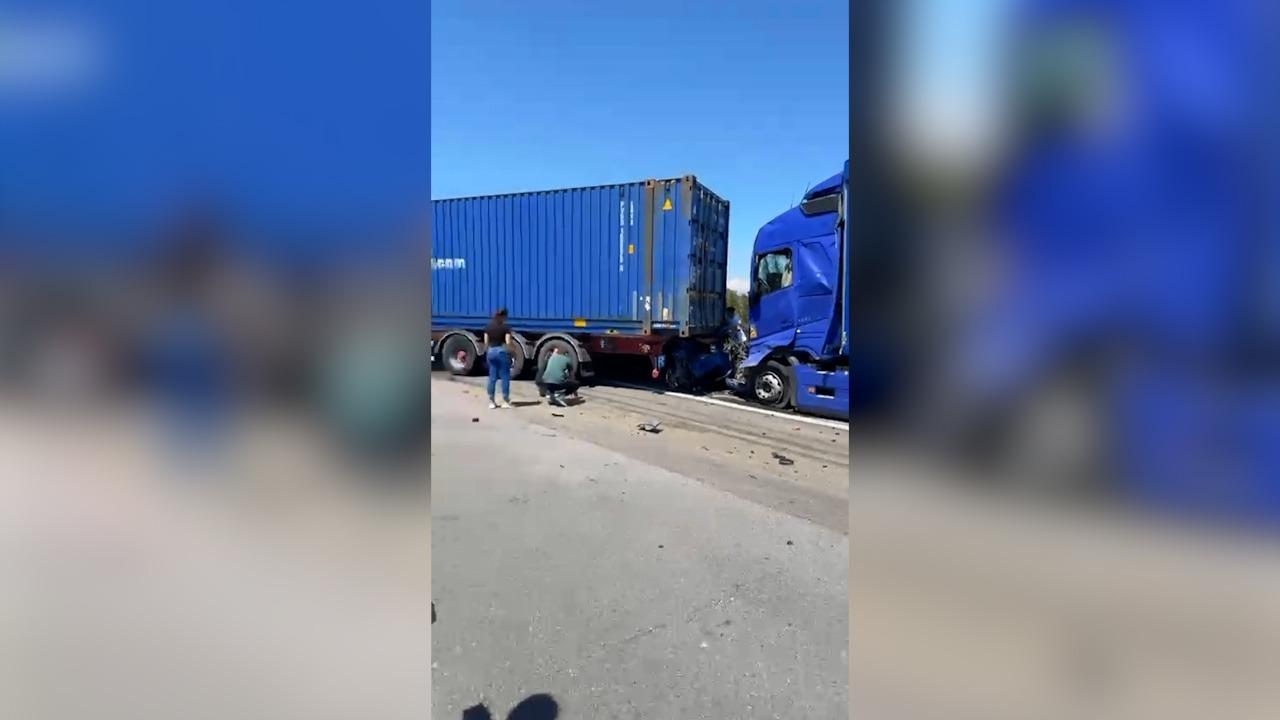 Accident grav pe A1 București-Pitești: 4 autoturisme și 3 TIR-uri implicate. A fost activat Planul Roşu
