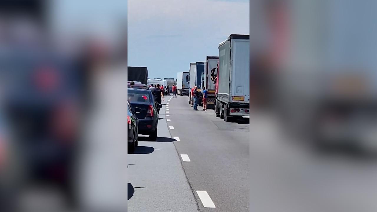 Accident grav pe A1 București-Pitești: 4 autoturisme și 3 TIR-uri implicate. A fost activat Planul Roşu