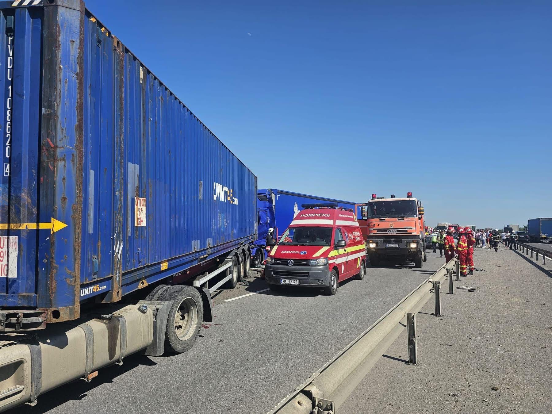 Accident grav pe A1 București-Pitești: 4 autoturisme și 3 TIR-uri implicate. A fost activat Planul Roşu