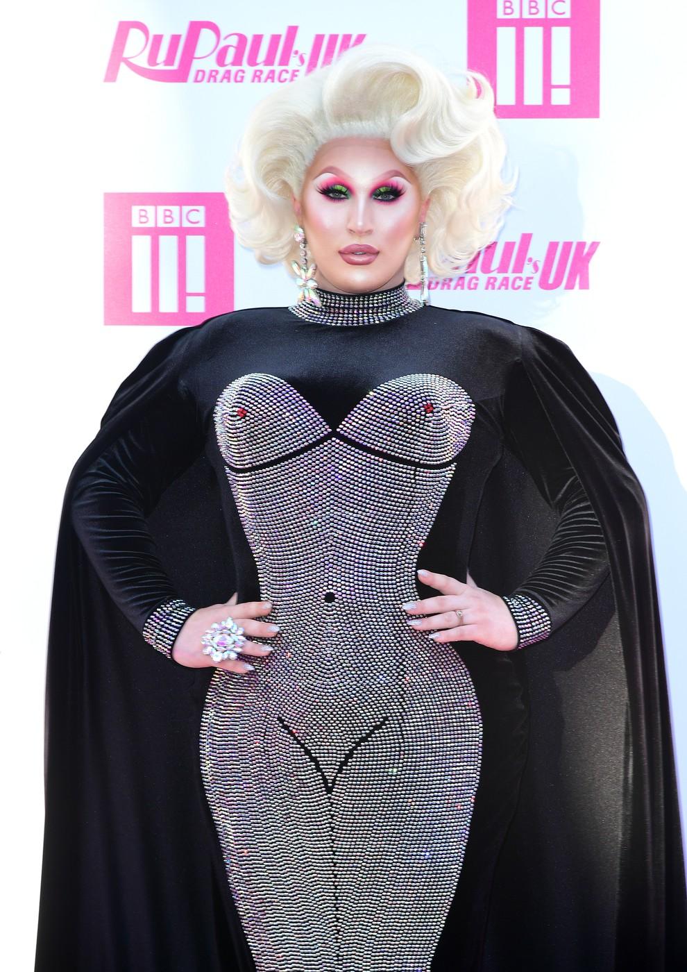 James Lee Williams în rolul The Vivienne