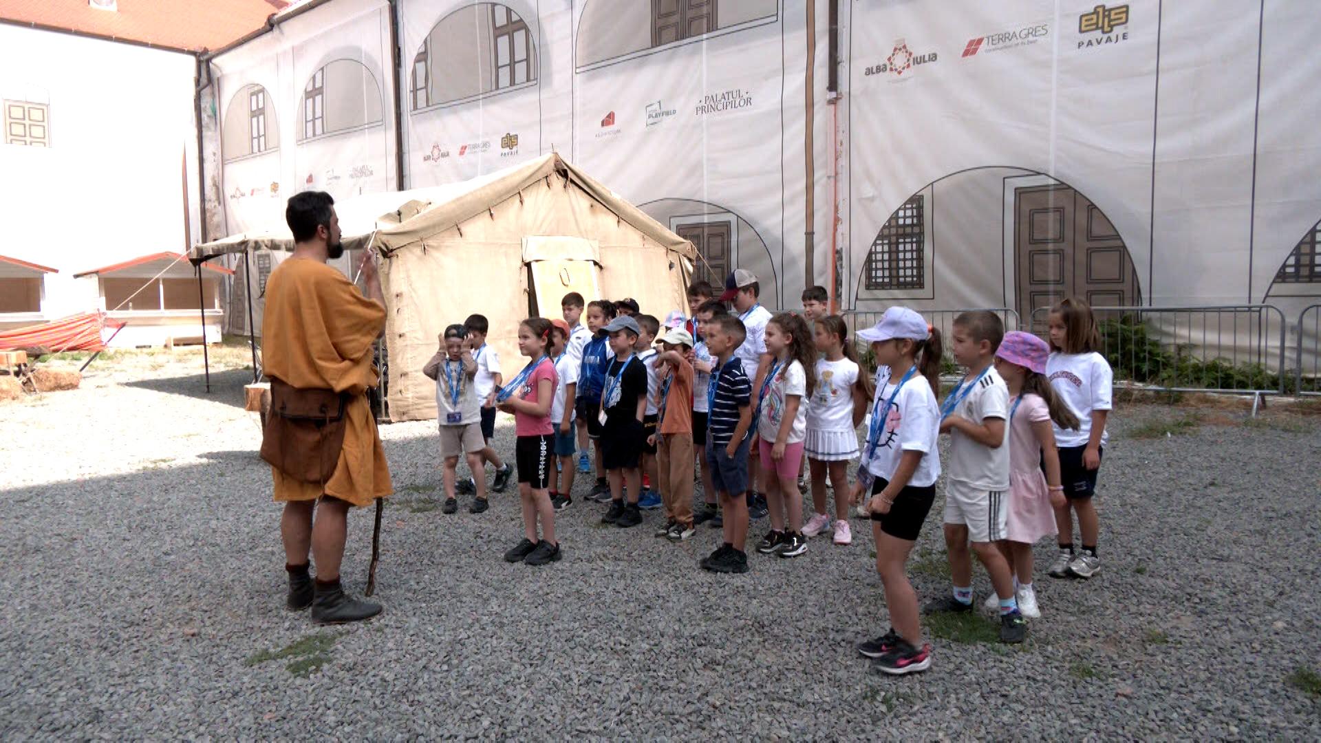 Cât îi costă pe părinţi să-şi trimită copiii în taberele de vară