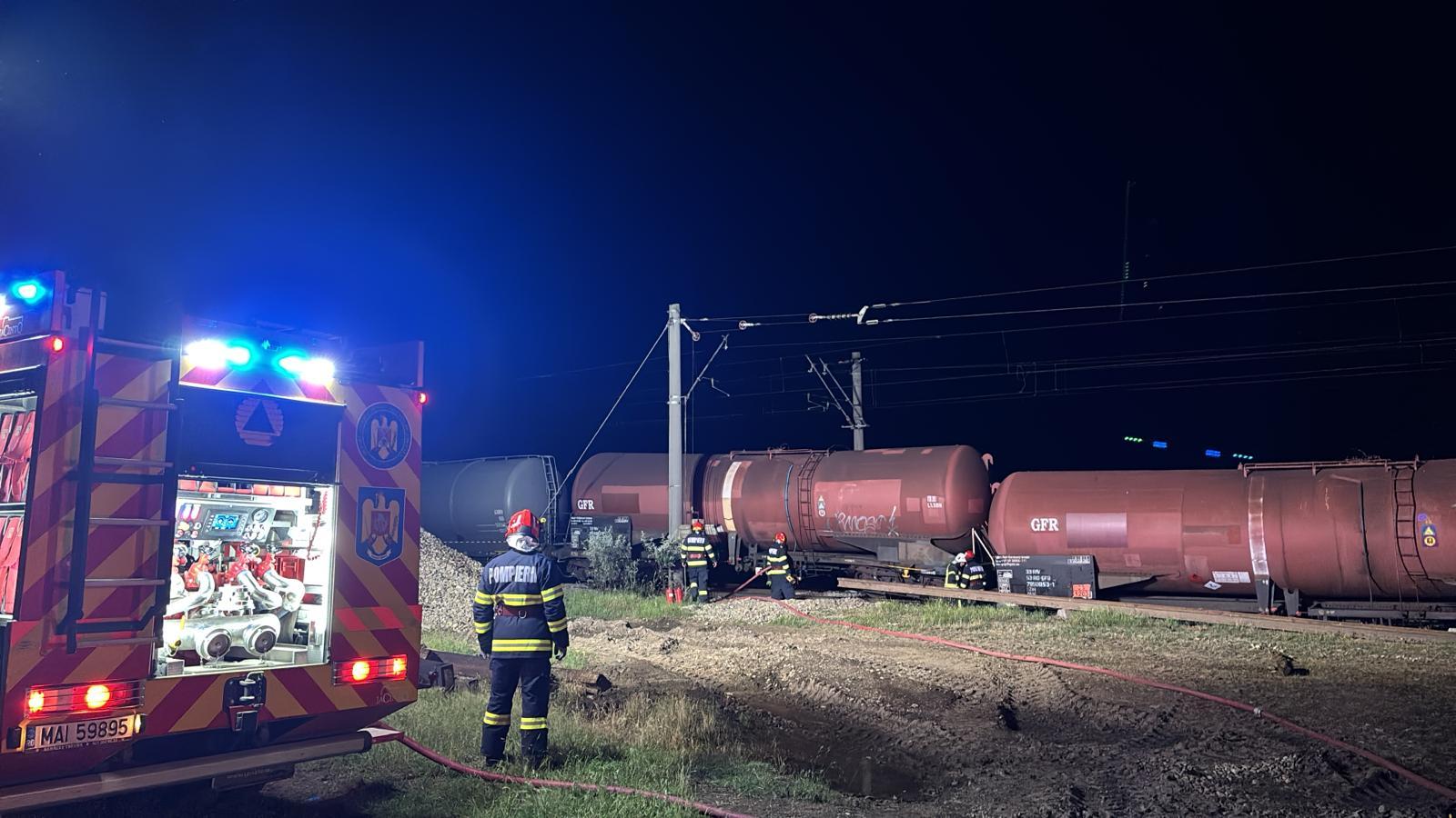 Locomotiva unui tren care transporta benzină a deraiat la intrarea în Teleorman. Traficul a fost oprit