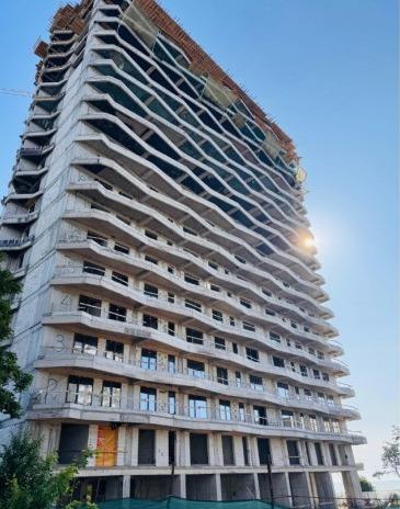 Un bărbat a căzut de la etajul 10 al unui hotel din Olimp