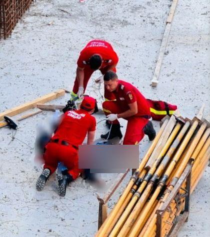 Un bărbat a căzut de la etajul 10 al unui hotel din Olimp