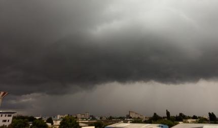 Cod roșu de ploi torenţiale şi grindină în mai multe localități din Prahova. A fost emis mesaj RO-Alert