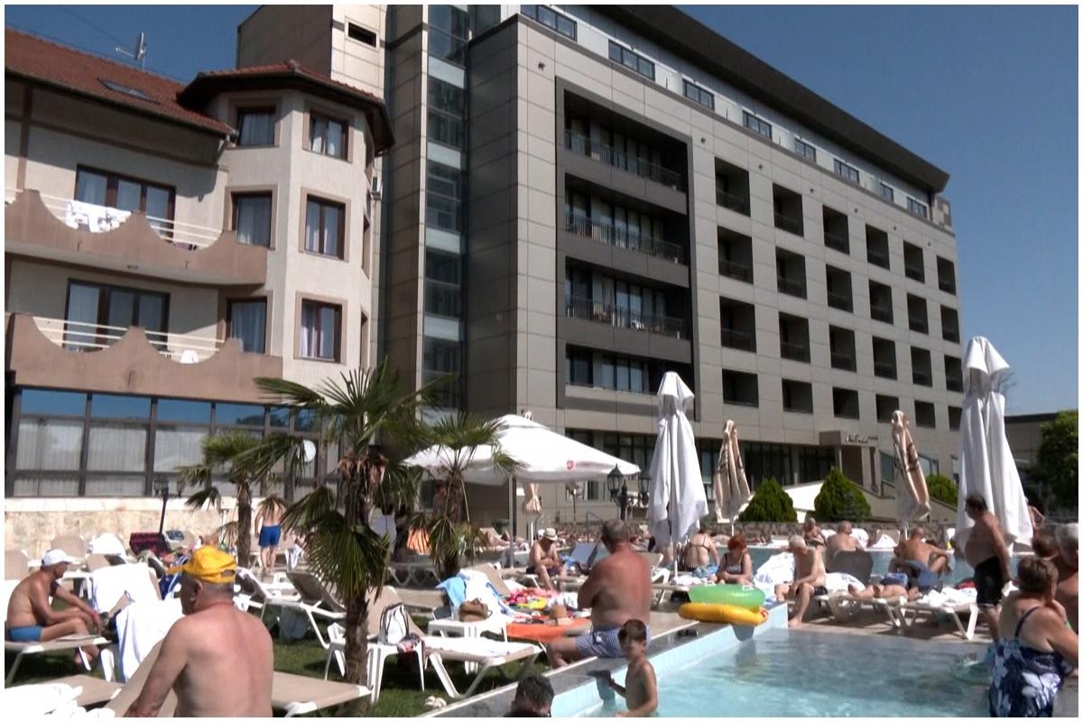 Majorarea TVA-ului scumpește vacanțele în România. Cât va ajunge un sejul care acum costă 1.000 de lei