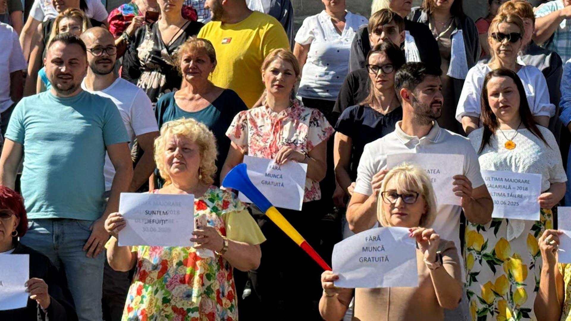 Angajaţii de la Finanţe au mers direct în biroul ministrului. Li s-a tăiat singurul spor pe care îl aveau