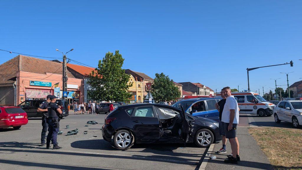 O şoferiţă beată a rănit o femeie şi doi copii în urma unui accident. Poliţiştii i-au pus cătuşele