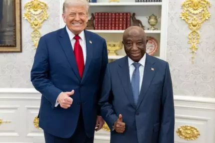 Gafă la Casa Albă: Trump uimit că liderul Liberiei vorbește engleza, fără să știe că e limba oficială a ţării Gafă la Casa Albă: Trump uimit că liderul Liberiei vorbește engleza, fără să știe că e limba oficială a ţării