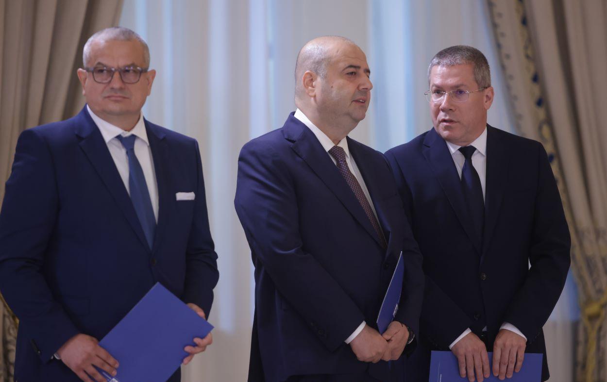 Cei trei noi judecători ai CCR au depus jurământul la Cotroceni, în prezenţa lui Nicuşor Dan şi Ilie Bolojan