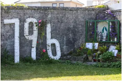 Încep săpăturile la o groapă din Iralnda în care s-ar afla cadavrele a 800 de bebeluşi. Încep săpăturile la o groapă din Iralnda în care s-ar afla cadavrele a 800 de bebeluşi.