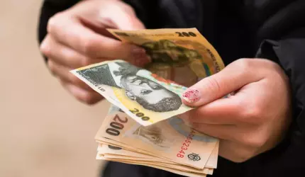 Economist: România se confruntă cu o problemă de deficite gemene. Care este diferenţa faţă de criza din 2008 Economistul Ionuţ Dumitru, consilier onorific al premierului Ilie Bolojan, spune că România se confruntă cu o criză clasică de deficite gemene: bugetar și de cont curent.