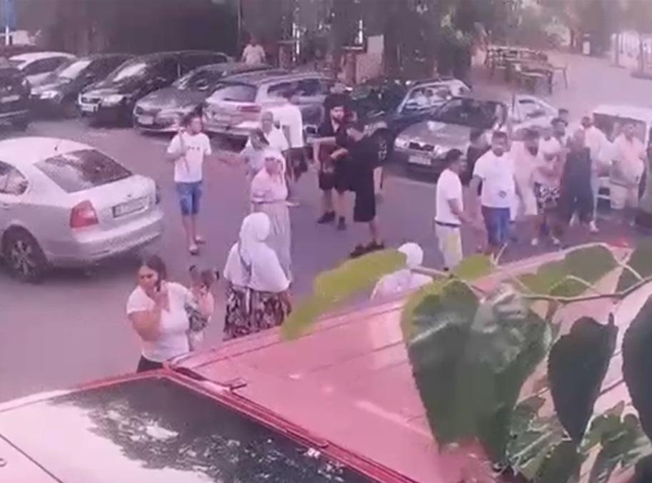 Mascaţii, chemaţi la Spitalul Universitar. Două familii s-au luat la bătaie şi au scos cuţitele