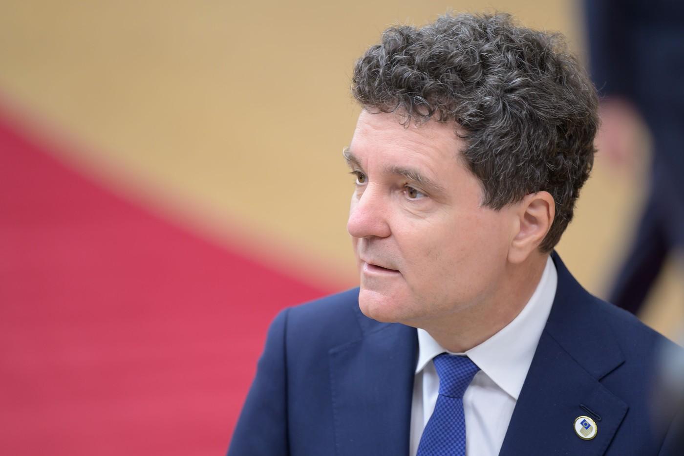 Nicuşor Dan, înţepături la adresa lui Bolojan pe tema creşterii TVA. Replica premierului