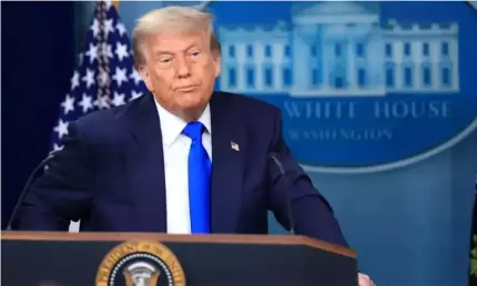 Donald Trump ţine un discurs Trump se declară "foarte nemulțumit" de Rusia și amenință cu taxe de 100%