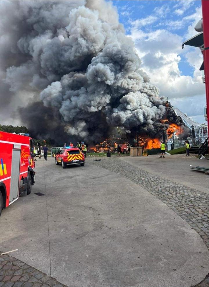 Incendiu devastator la Tomorrowland, chiar înainte de deschiderea festivalului: Scena principală distrusă