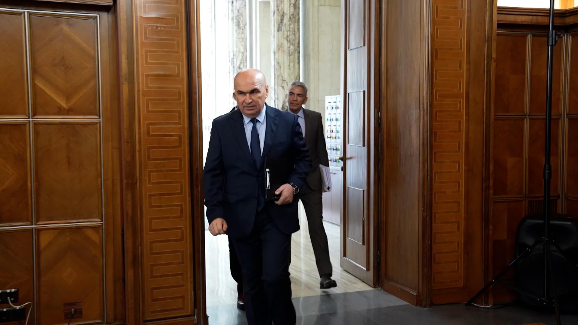 Guvernul trăia în lux în timp ce deficitul exploda: şoferi, ospăţ după şedinţe şi băuturi la suprapreţ