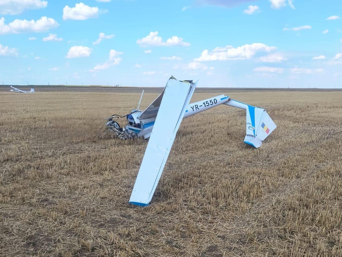 Planor căzut pe un câmp în Dolj: Pilotul de 24 de ani a murit pe loc