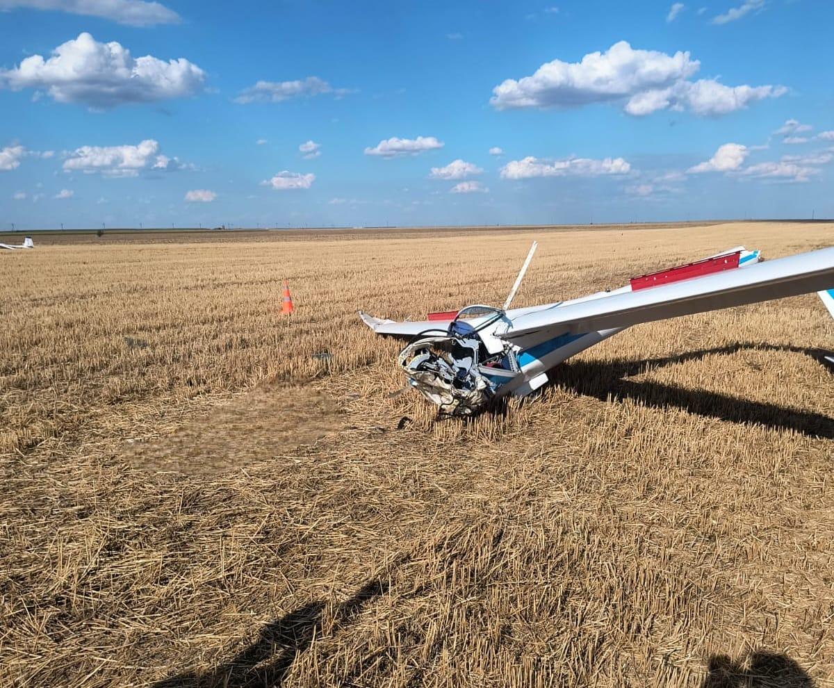 Planor căzut pe un câmp în Dolj: Pilotul de 24 de ani a murit pe loc