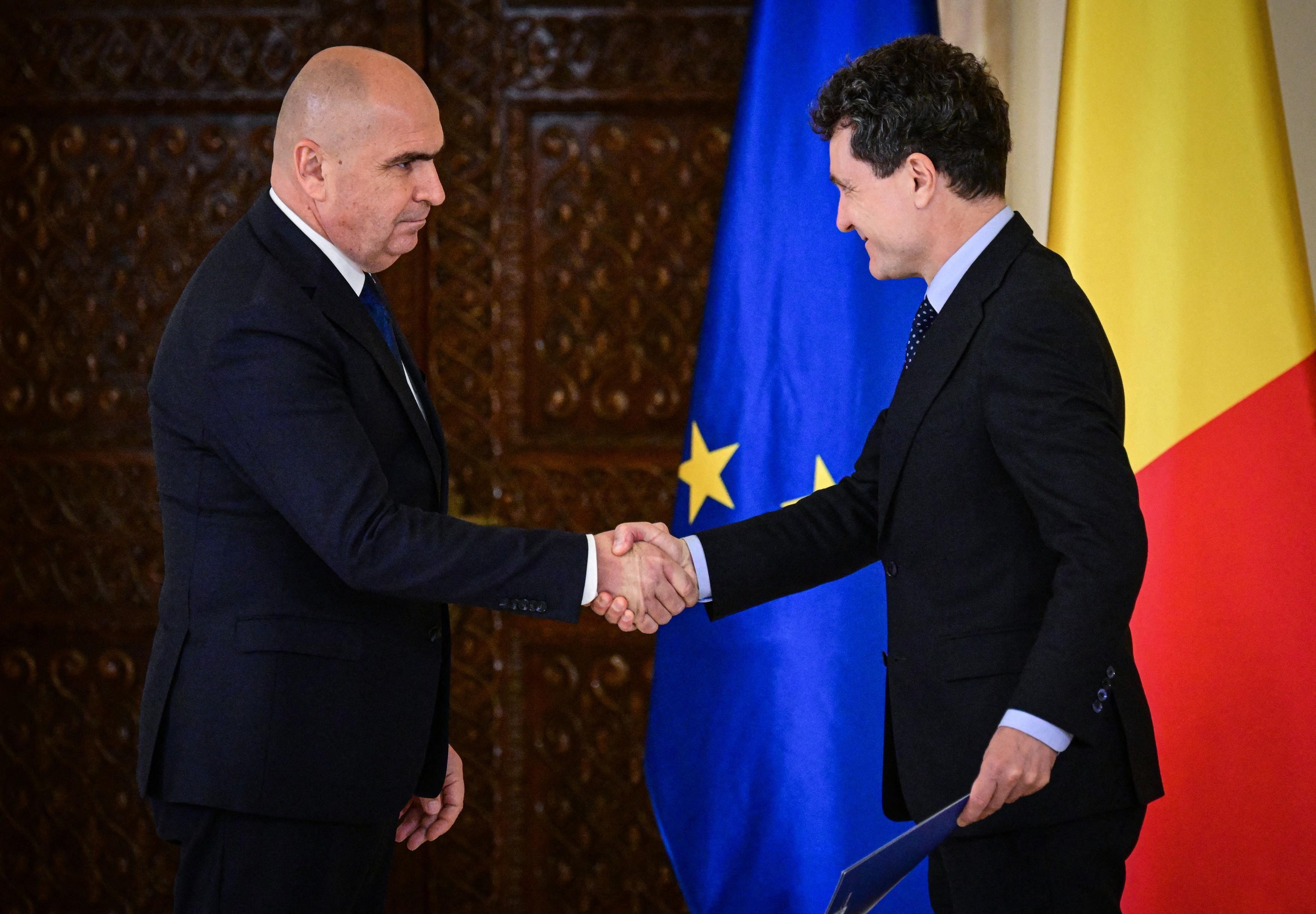 SURSE. Noua OUG "Trenuleț": TVA de 21%, taxe mai mari pentru bănci și păcănele, CASS la pensii peste 3.000 lei