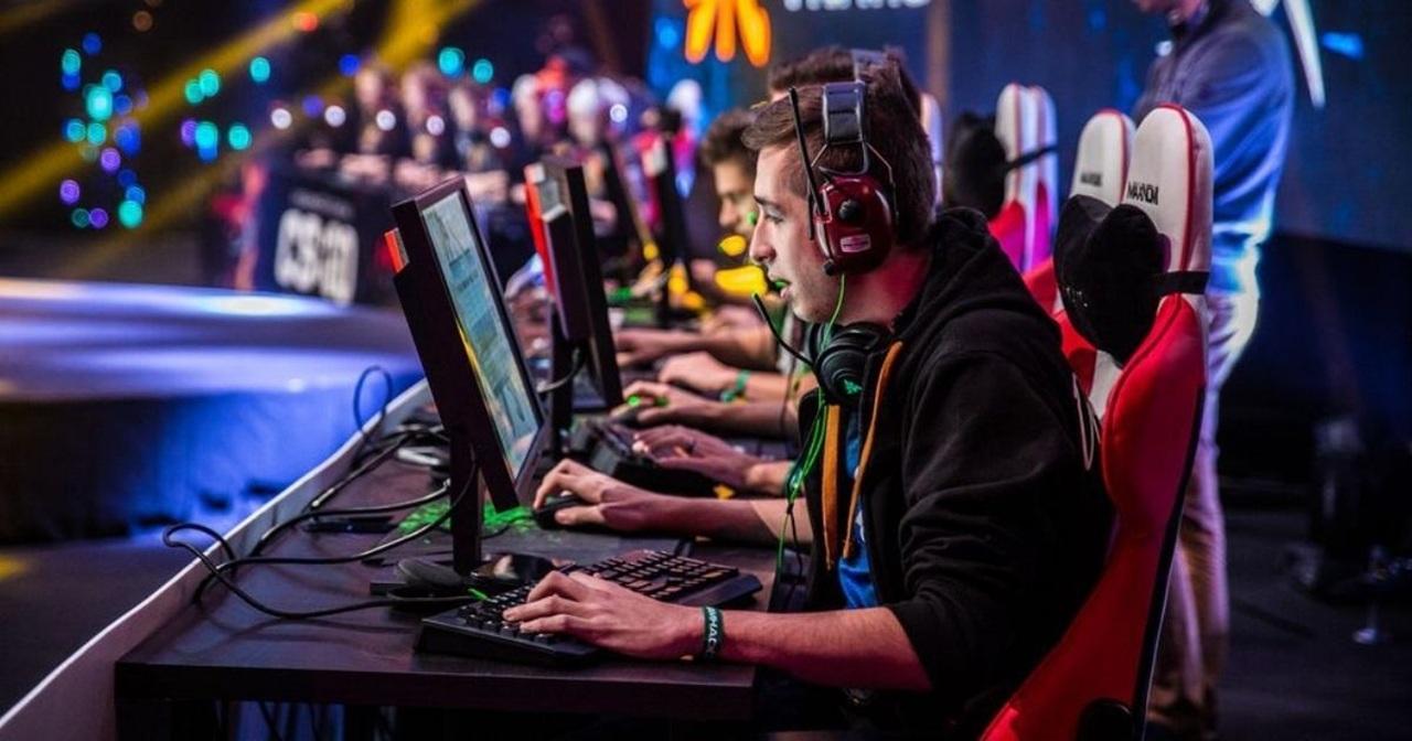 (P) Din ce în ce mai mulți tineri aspiră la o carieră în eSports