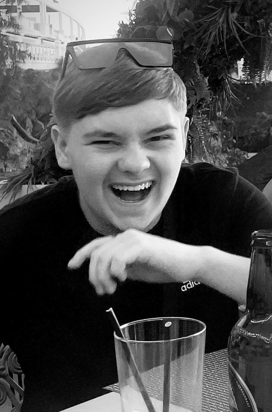 Elevul înjunghiat mortal