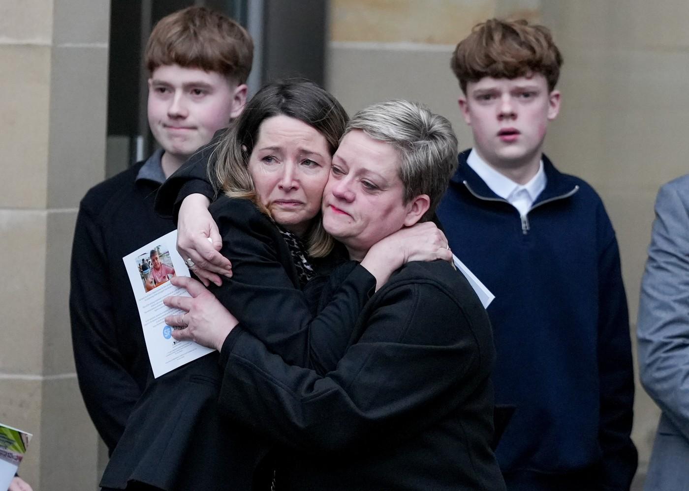 Elevul înjunghiat mortal