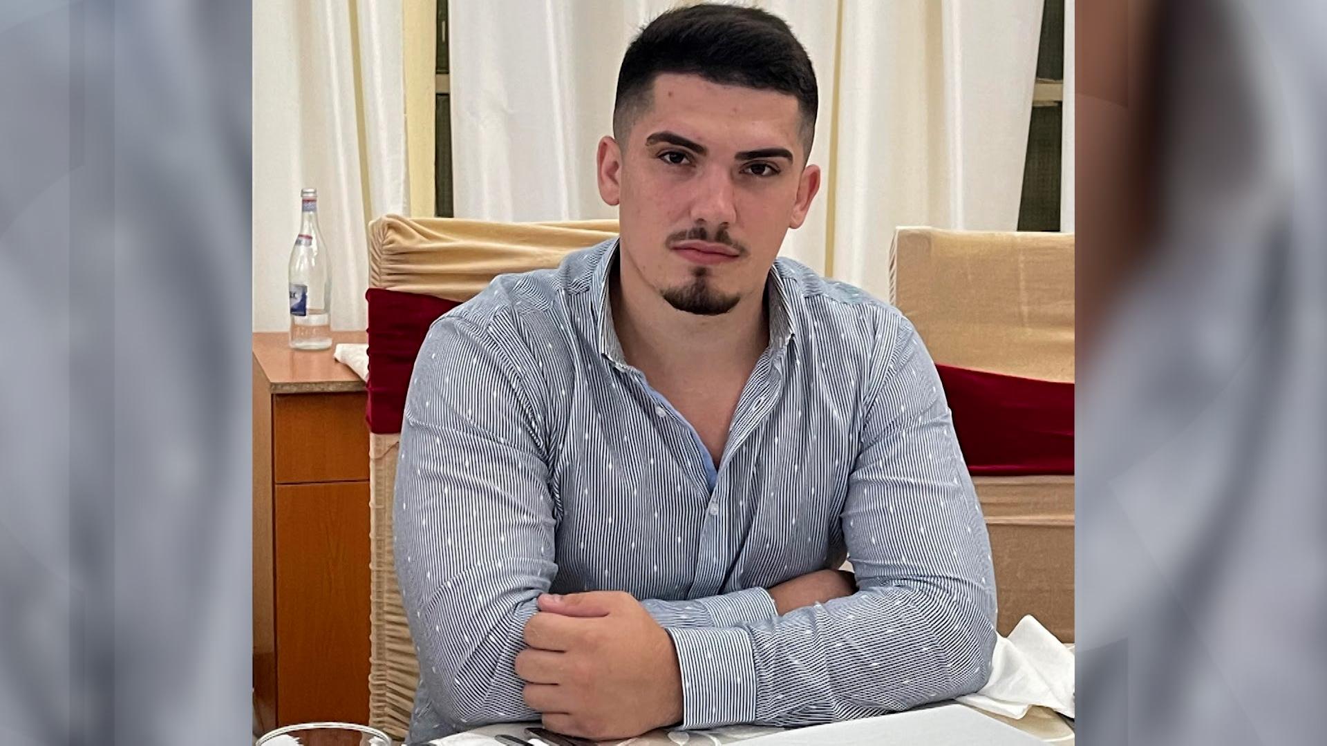 Foşti prieteni, deveniţi rivali. El este tânărul ucis cu bestialitate în Dâmboviţa