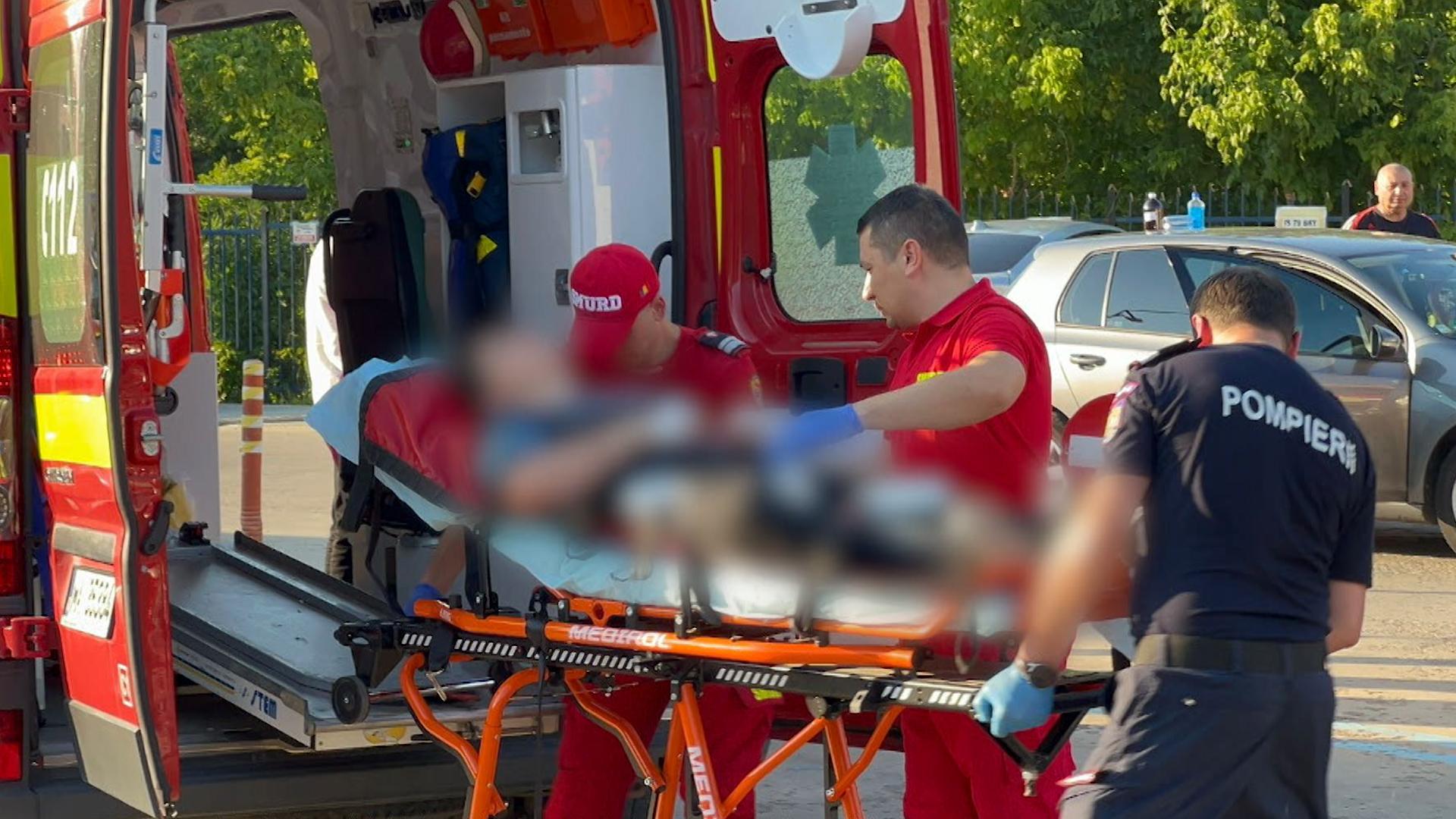 Incident dramatic în Iaşi: În plin proces de divorţ, doi soţi s-au înjunghiat reciproc