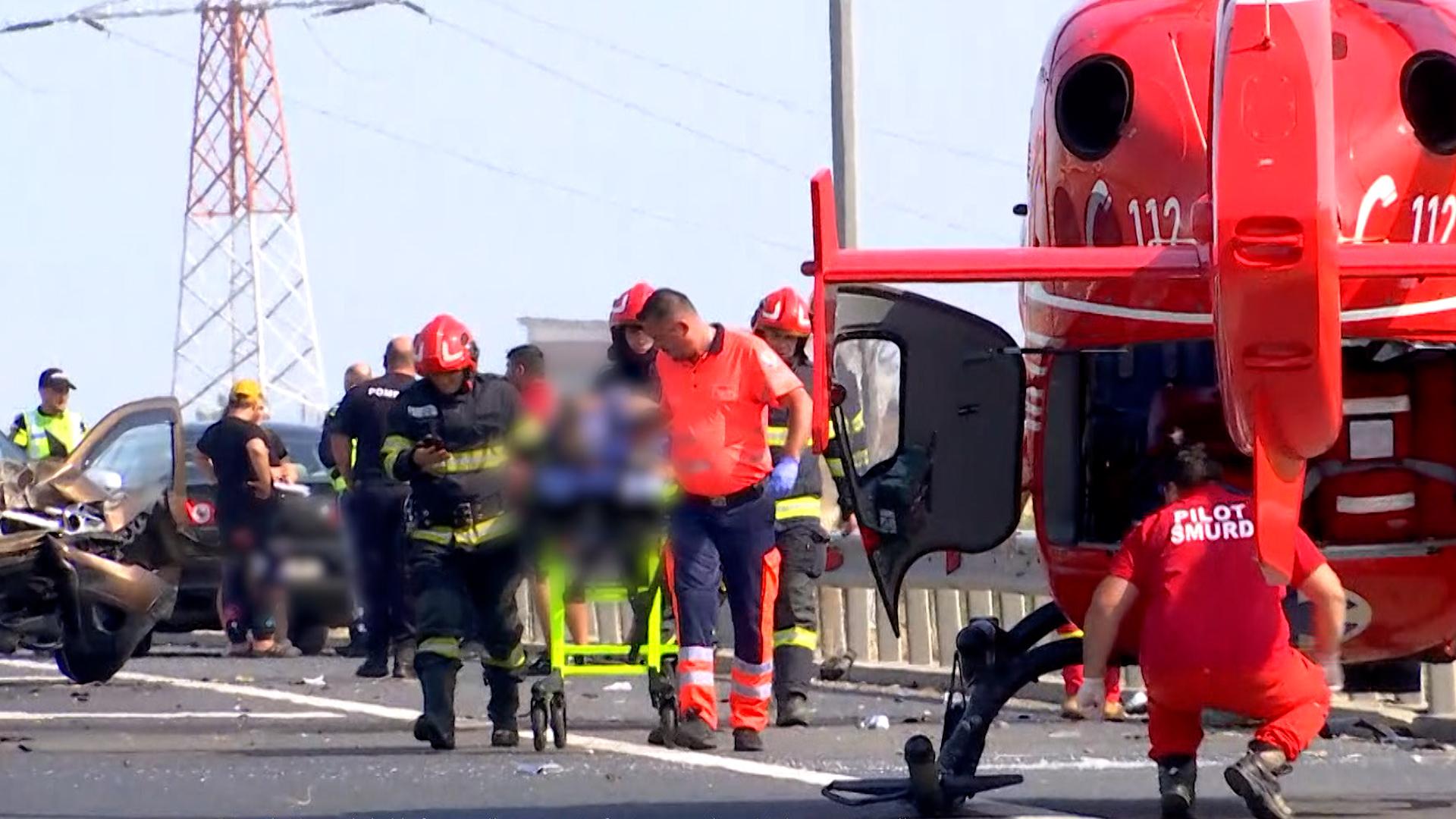 Accident grav pe A4. Un bărbat a ajuns la spital, după ce s-a izbit cu maşina de un alt autoturism