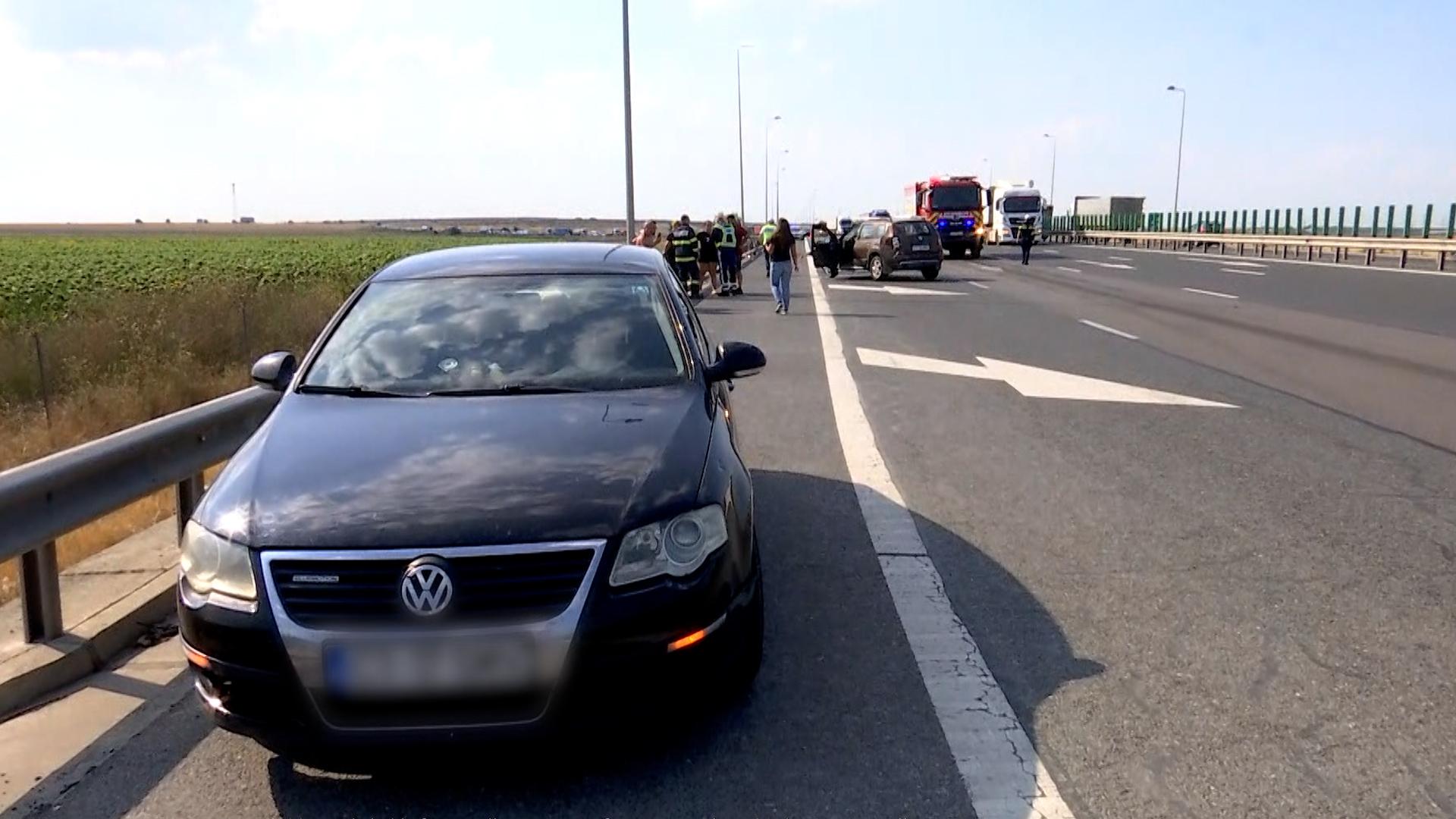 Accident grav pe A4. Un bărbat a ajuns la spital, după ce s-a izbit cu maşina de un alt autoturism