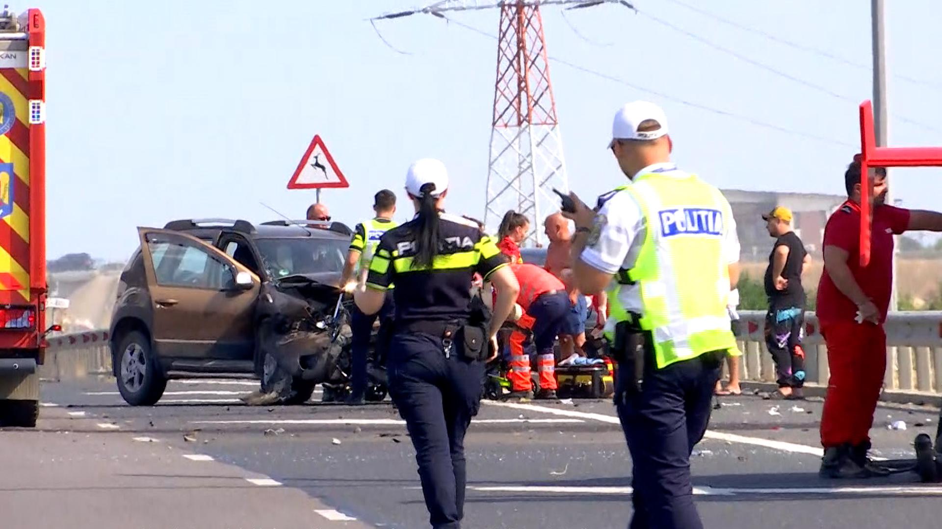 Accident grav pe A4. Un bărbat a ajuns la spital, după ce s-a izbit cu maşina de un alt autoturism