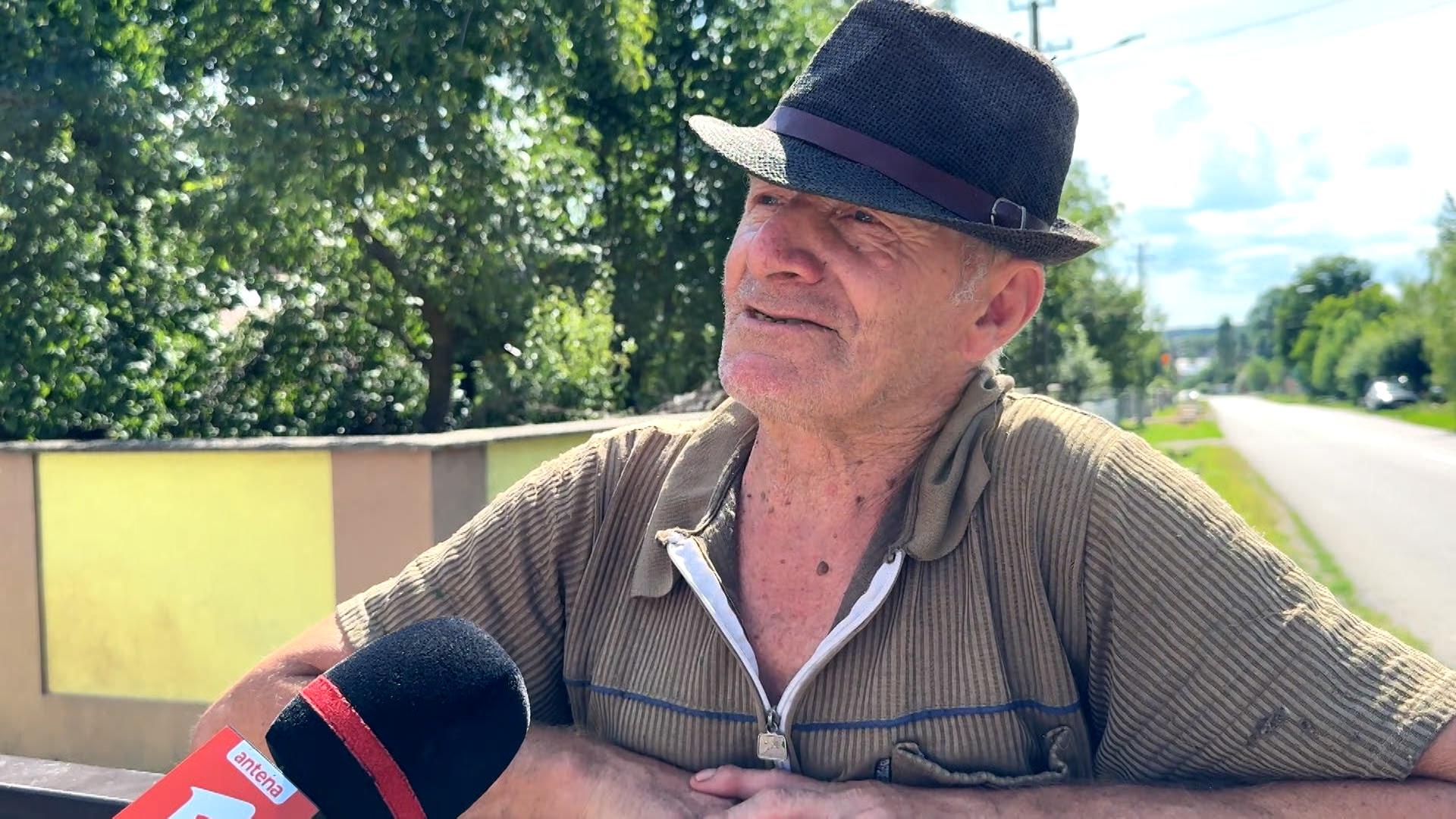 Românii care plâng după comunism: "Serviciu era, de mâncat era, distracţie era"